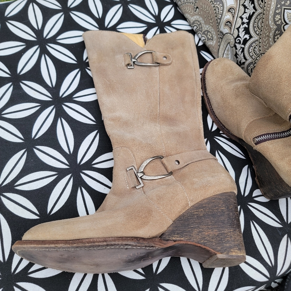Beige Suede Bed|Stu Wedge Boots